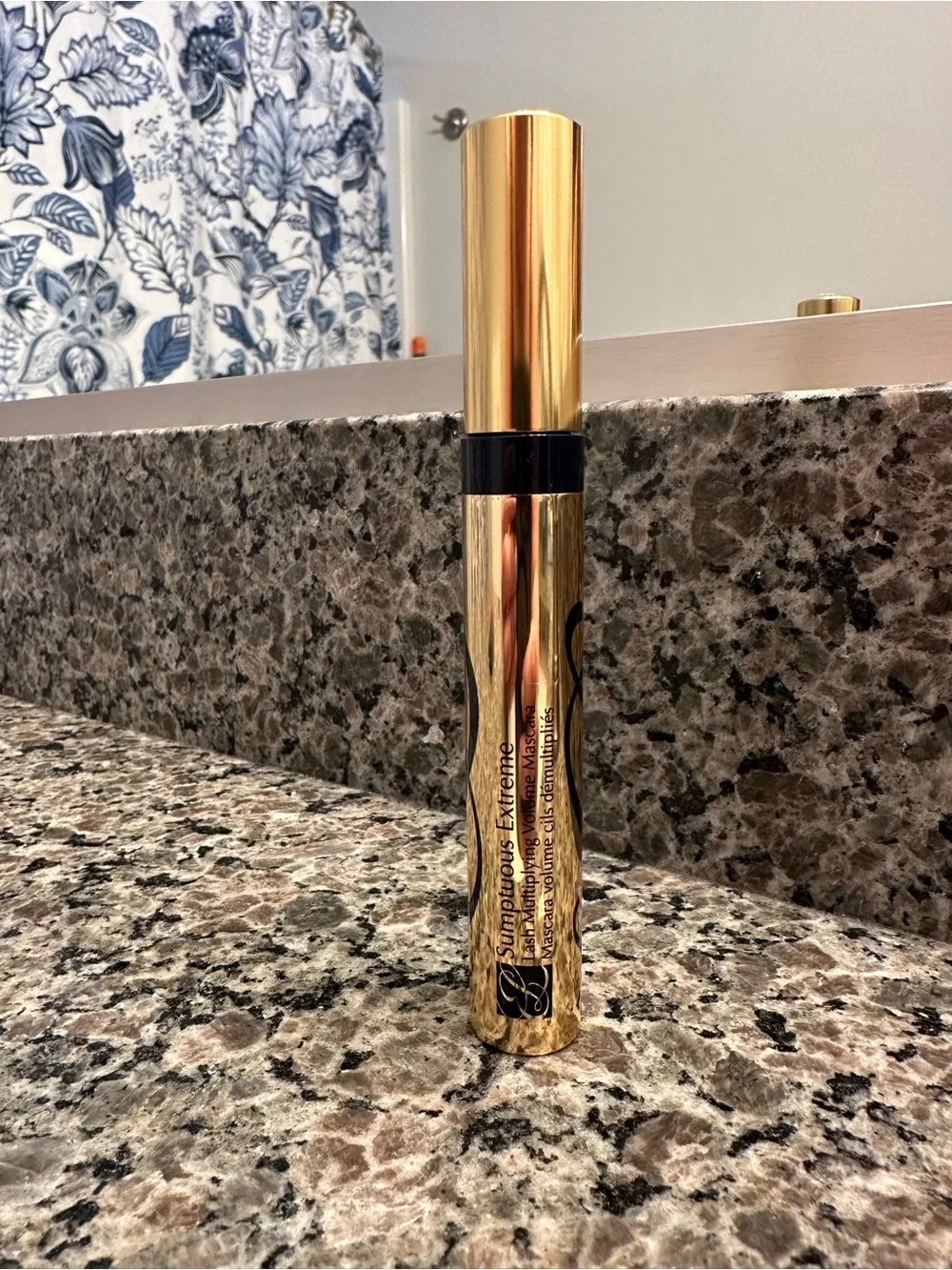 Estée Lauder Sumptuous Extreme Mascara - shade 01 extreme black